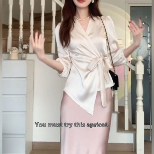 Slimming Waist Trimming Versatile V-neck Half Sleeves Elegant Satin Top For Women - Imagen 2
