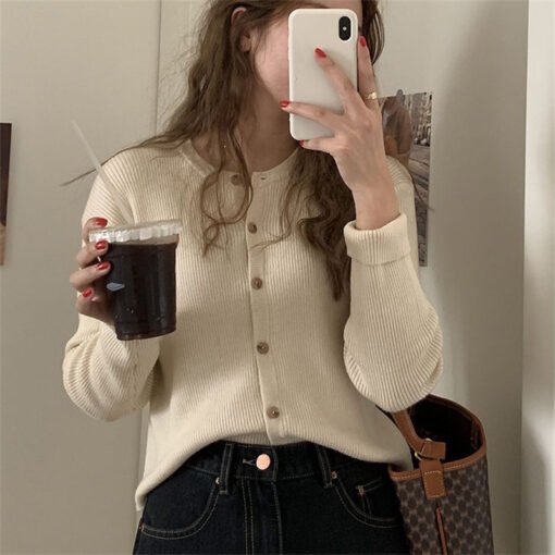 Retro Crew Neck Hong Kong Flavor Knitted Cardigan Top - Image 6
