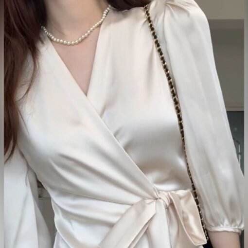 Slimming Waist Trimming Versatile V-neck Half Sleeves Elegant Satin Top For Women - Imagen 5