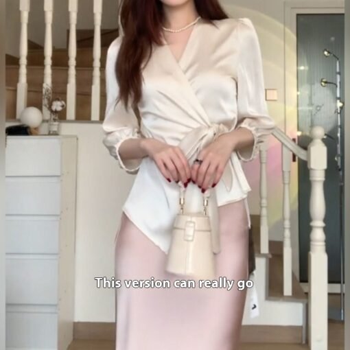 Slimming Waist Trimming Versatile V-neck Half Sleeves Elegant Satin Top For Women - Imagen 3