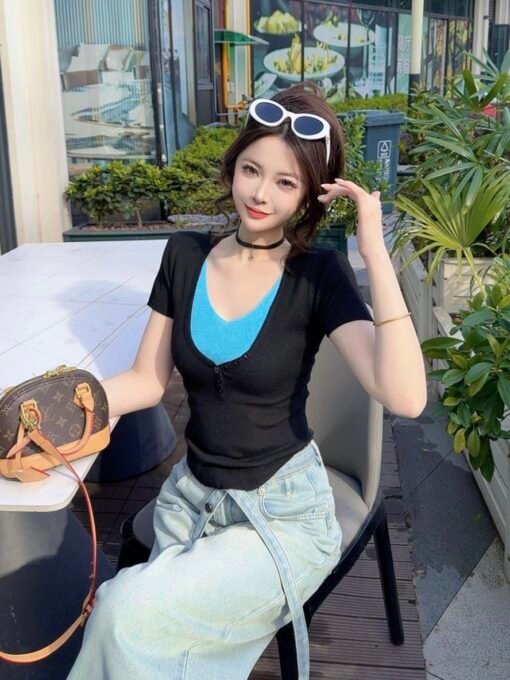 Vapetix Free Size-Free Size  Women's Short Sleeve Summer 2025 New Collarless V-Neck Knit Top with Contrast Color Splicing, Slimm
