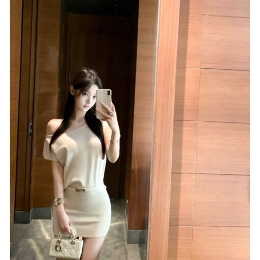 Vapetix Free Size-Free Size  French-Style Sloping Shoulder Short-Sleeve Knit Dress for Women - 2025 Summer New Arrival, Pure Des - Obrázek 4