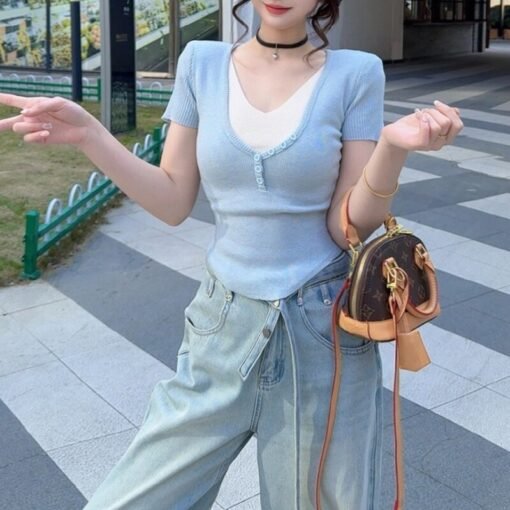 Vapetix Free Size-Free Size  Women's Short Sleeve Summer 2025 New Collarless V-Neck Knit Top with Contrast Color Splicing, Slimm – Bild 2