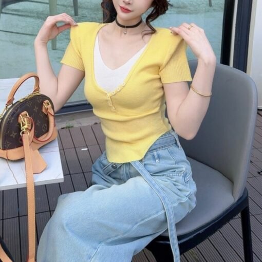 Vapetix Free Size-Free Size  Women's Short Sleeve Summer 2025 New Collarless V-Neck Knit Top with Contrast Color Splicing, Slimm – Bild 3