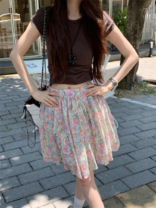 Vapetix Free Size-Free Size  Photographed Korean-style retro slimming T-shirt and pleated floral half-body skirt set - Imagen 5