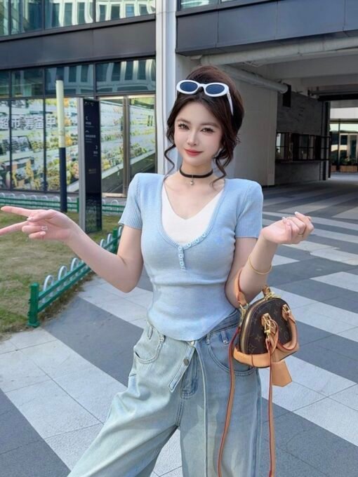 Vapetix Free Size-Free Size  Women's Short Sleeve Summer 2025 New Collarless V-Neck Knit Top with Contrast Color Splicing, Slimm – Bild 4