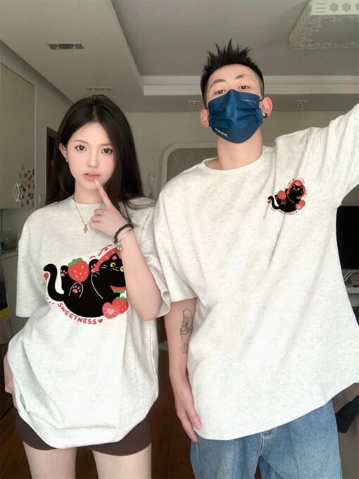 Vapetix S-3XL  [220g Combed Cotton] Special Couple Dress Summer 2025 Strawberry Kitten Fashion Brand Design Short - Pilt 3