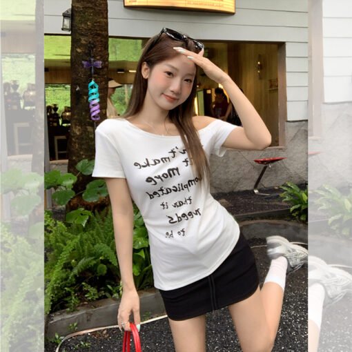 Vapetix S-L  Photographed 2025 Summer Sloping Shoulder Hot Girl T-shirt with a sense of elegance, niche and irre - Imagen 3