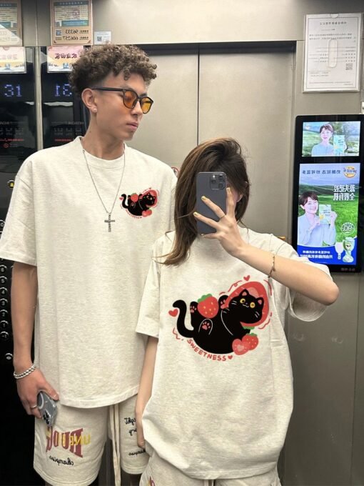 Vapetix S-3XL  [220g Combed Cotton] Special Couple Dress Summer 2025 Strawberry Kitten Fashion Brand Design Short - Pilt 5