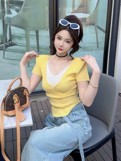 Vapetix Free Size-Free Size  Women's Short Sleeve Summer 2025 New Collarless V-Neck Knit Top with Contrast Color Splicing, Slimm – Bild 6