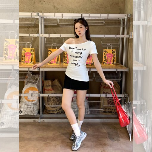 Vapetix S-L  Photographed 2025 Summer Sloping Shoulder Hot Girl T-shirt with a sense of elegance, niche and irre - Imagen 7