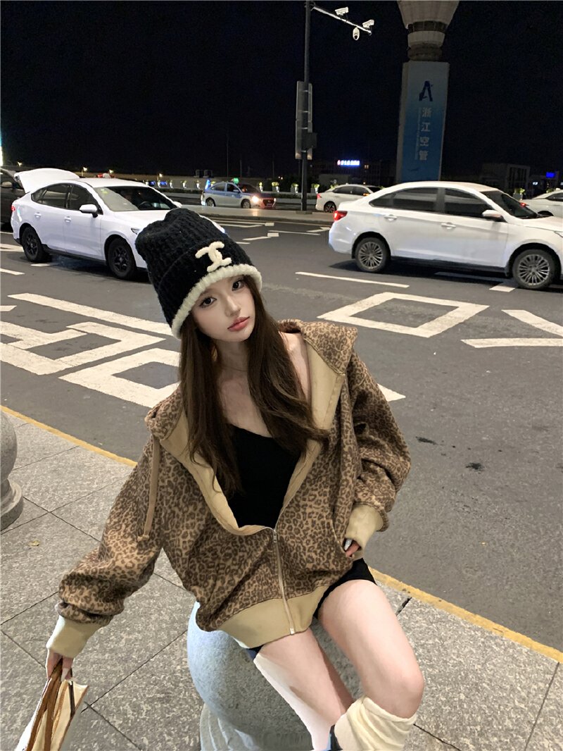 Vapetix S-L Women's Cap Sleeve Leopard Print Puffer Jacket