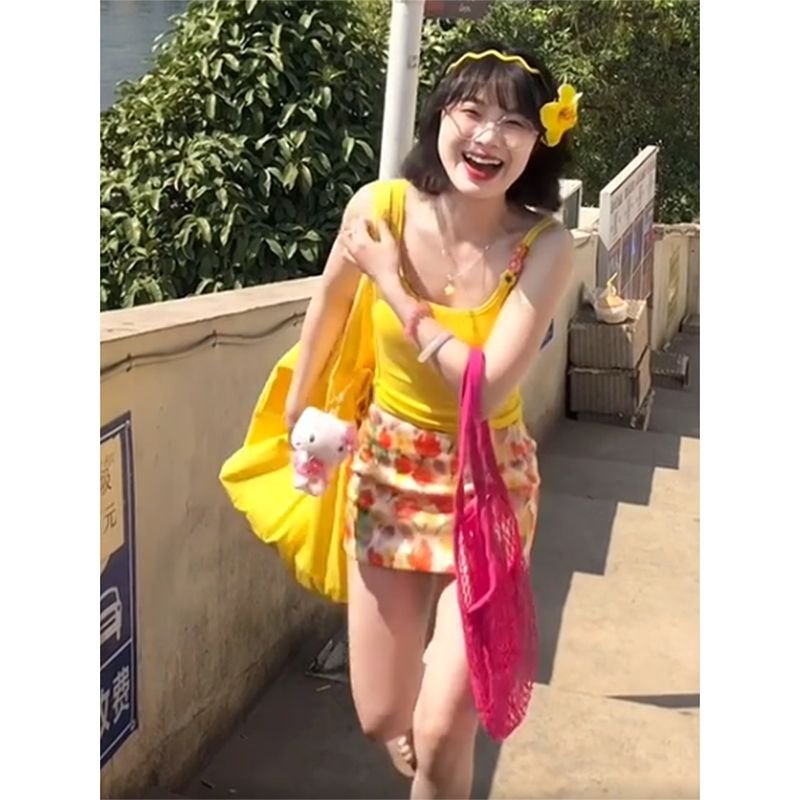 Vapetix S-XL Beaded daisy flower brooch with padding on the shoulder straps, padded top with daisy flowers and p