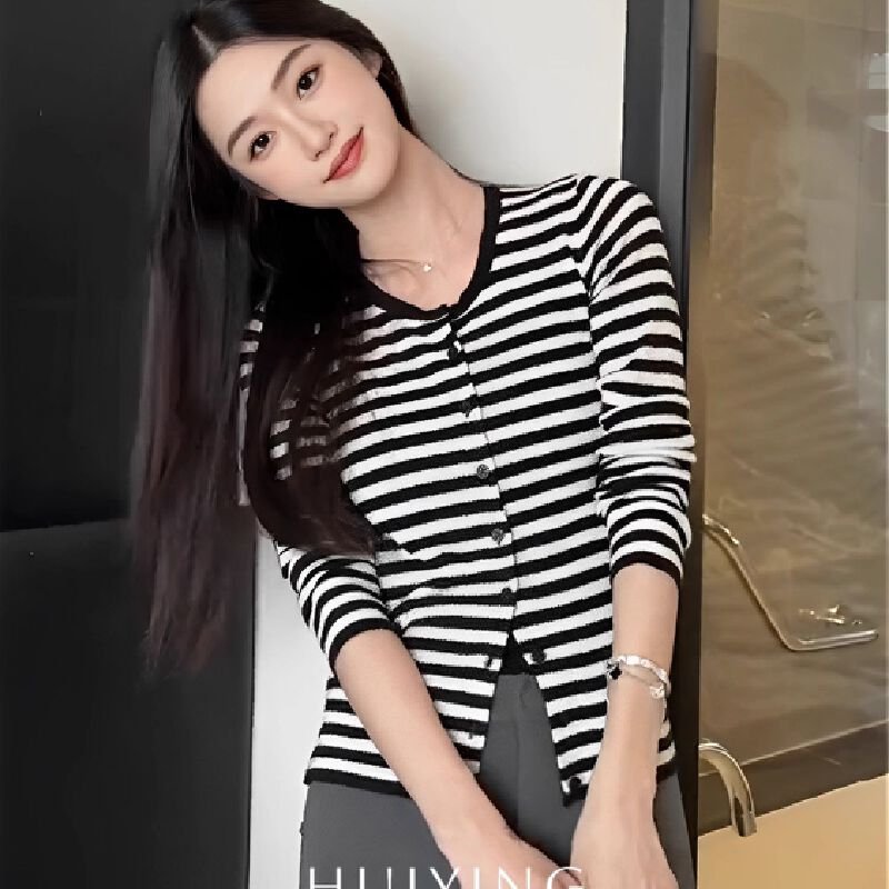 Vapetix Free Size-Free Size Stylish Black and White Striped Long-Sleeve Top for Women - Autumn New Design, Unique and Sophistic – Bild 3