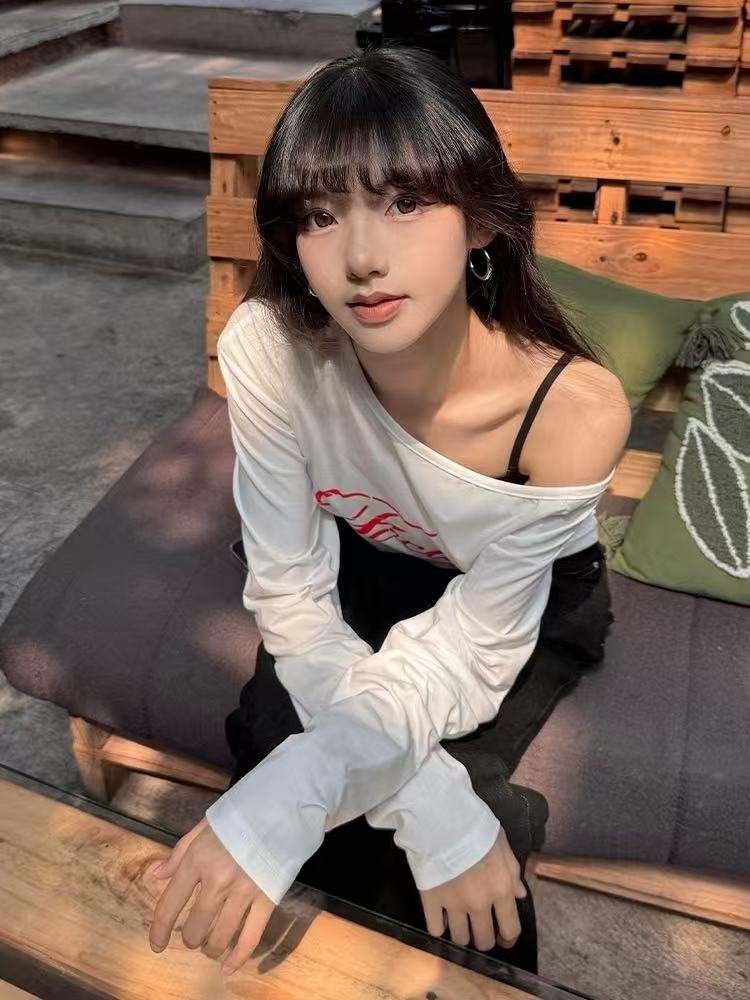 Vapetix M-2XL One-shoulder V-neck Vintage American Rocker Long-Sleeve T-Shirt for Women - Early Autumn Top (220g