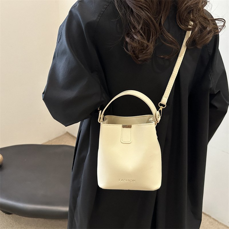 Vapetix Free Size-Free Size Fashionable Minimalist Monochrome Single Shoulder Bag for Women 2024 New Winter Soft Leather Trendy