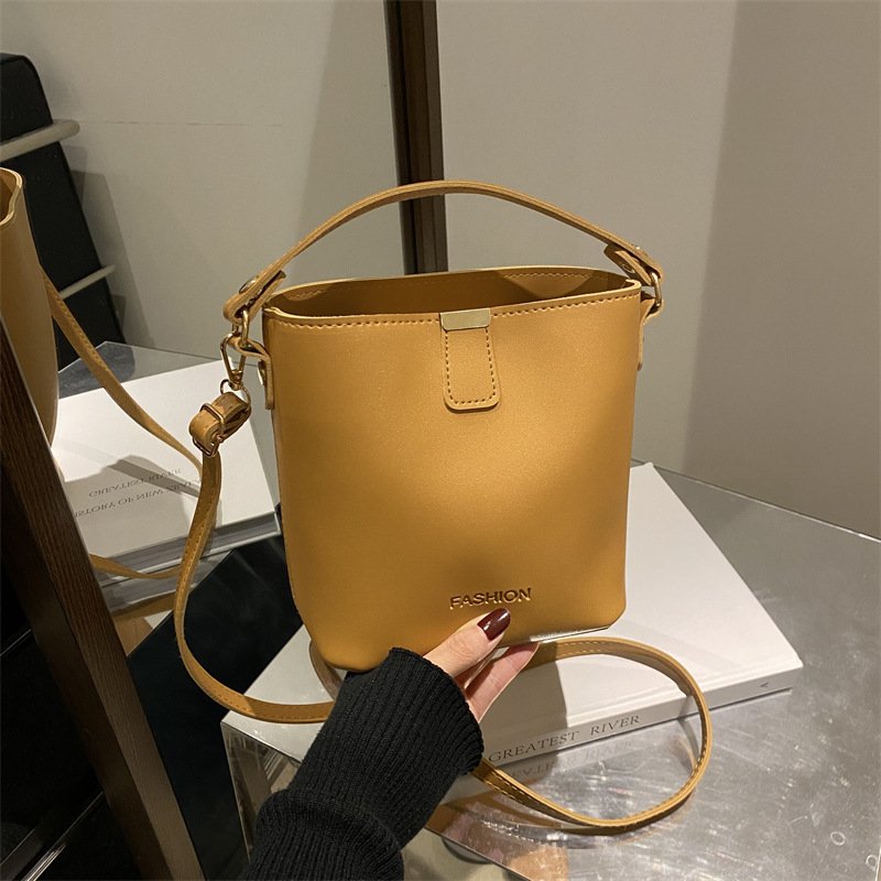 Vapetix Free Size-Free Size Fashionable Minimalist Monochrome Single Shoulder Bag for Women 2024 New Winter Soft Leather Trendy – Bild 2