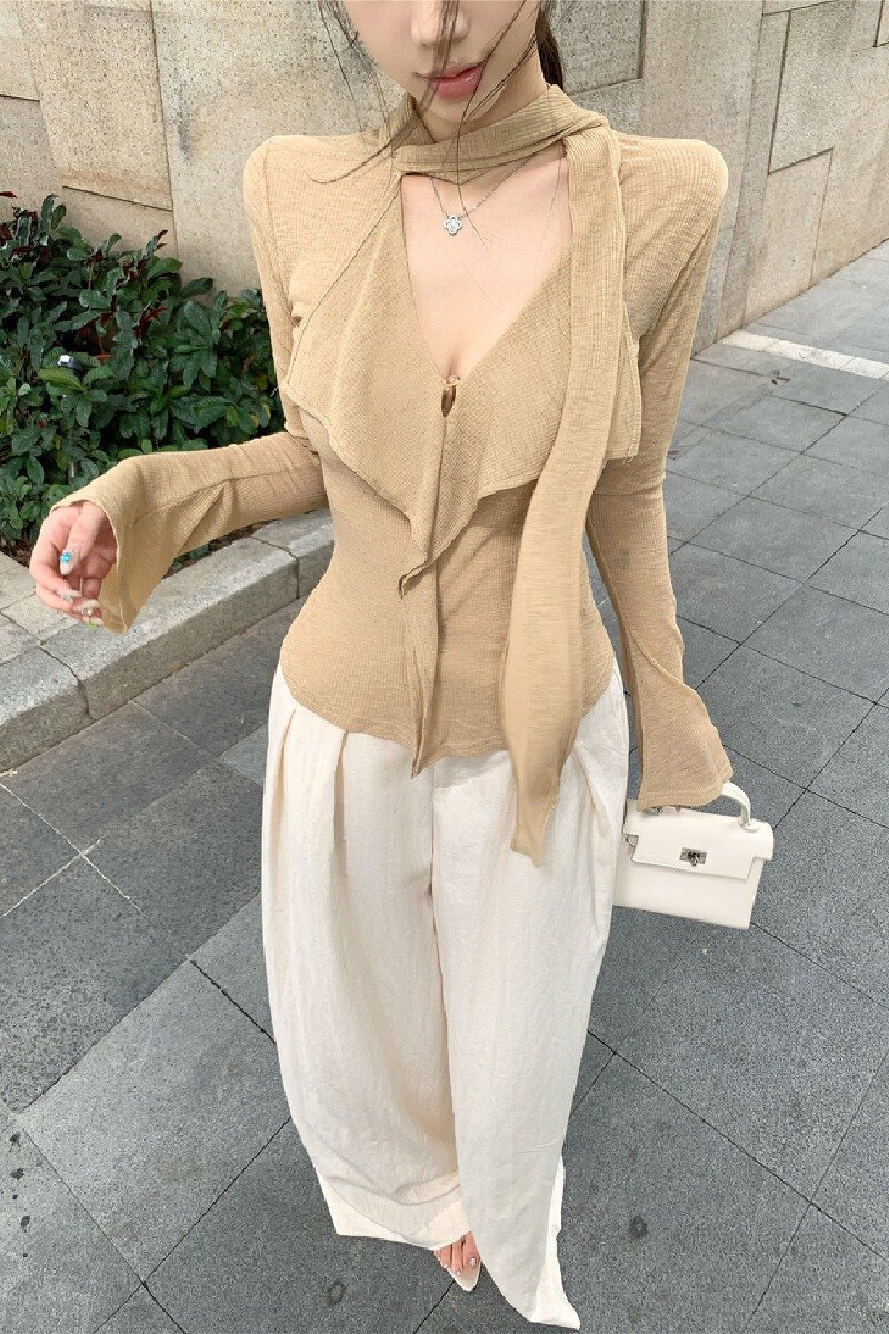 Vapetix S-L Photographed~Early Autumn Relaxed Design Band V-Neck T-Shirt for Women + Mahogany Wide-Leg Pants – Bild 7