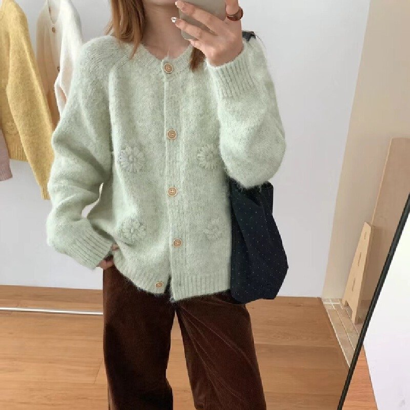 Vapetix Free Size-Free Size Woman's Soft Alpaca Wool Cardigan with Eight 3D Flower Wood Buttons, Gentle Style, Versatile Top