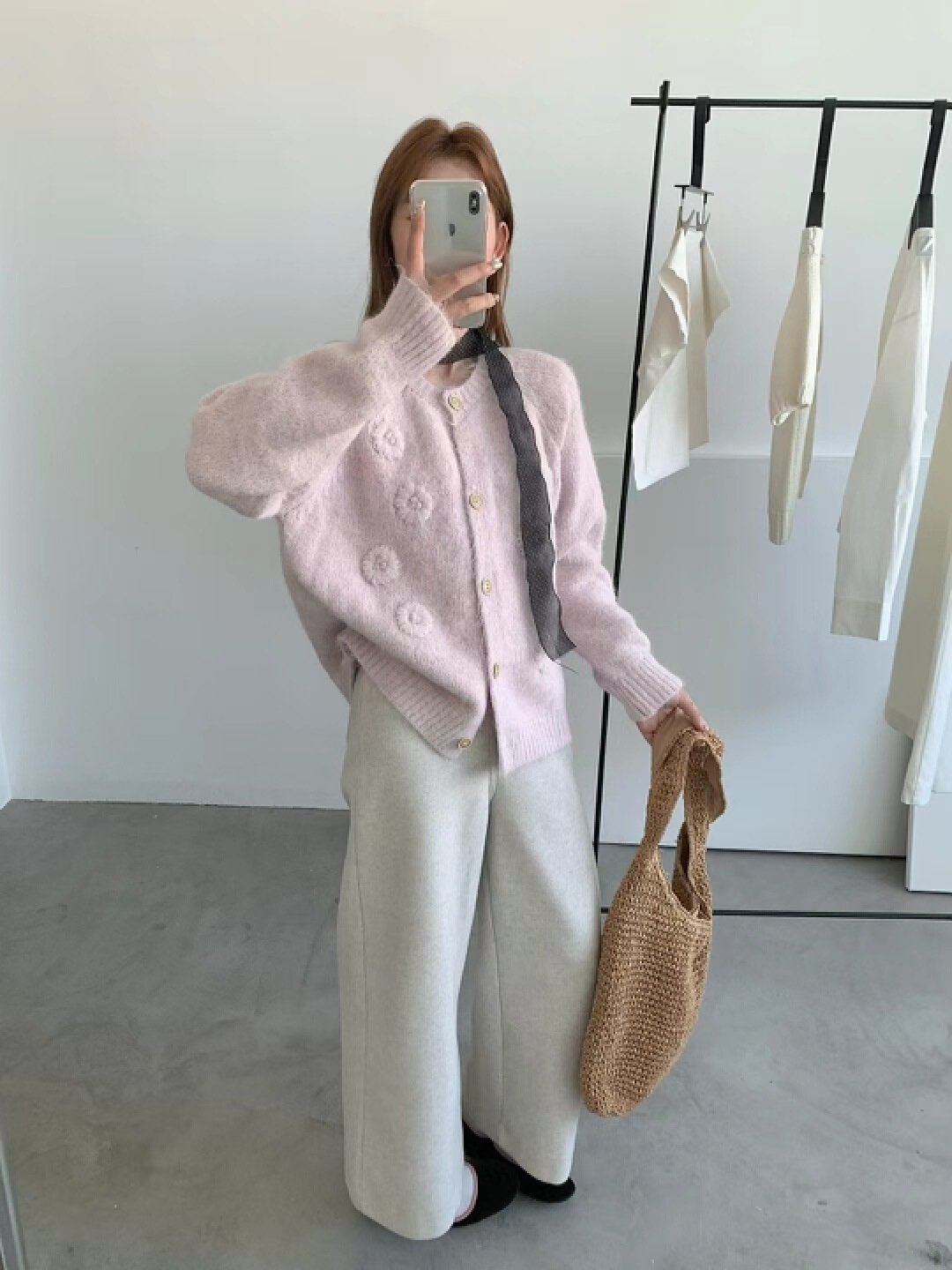 Vapetix Free Size-Free Size Woman's Soft Alpaca Wool Cardigan with Eight 3D Flower Wood Buttons, Gentle Style, Versatile Top – Bild 2