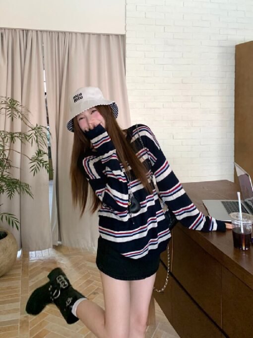 Vapetix Free Size-Free Size  Women's Knit Crew Neck Long Sleeve Sun Protection Cover-Up in Three-Color Stripes – Bild 2