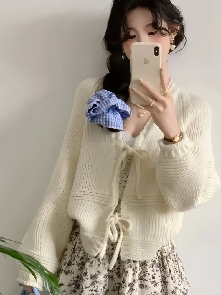 Vapetix Free Size-Free Size Gentle, milky-white knitted lace-up oversized sweater for women—2025 early autumn collection, a stu – Bild 4