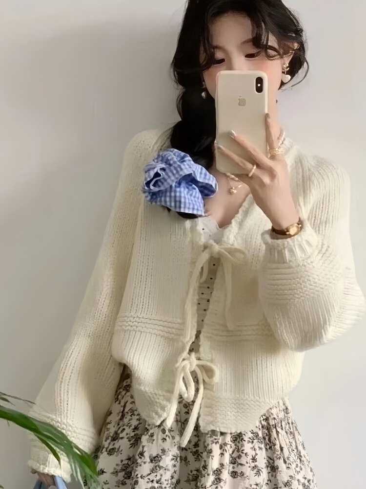 Vapetix Free Size-Free Size Gentle, milky-white knitted lace-up oversized sweater for women—2025 early autumn collection, a stu – Bild 5