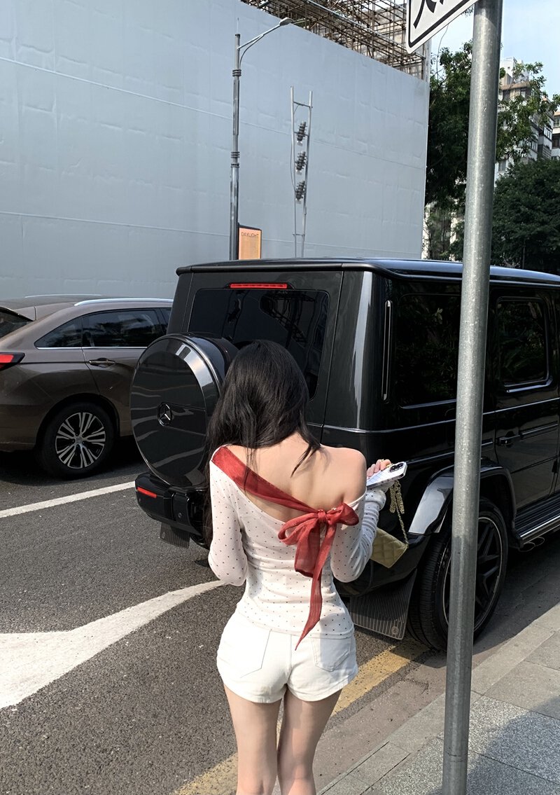 Vapetix Free Size-Free Size Original Photograph Pure Desire Blush Sleeveless T-Shirt with Off-the-Shoulder Heart Print, Backles – Bild 8