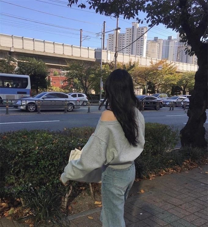 Vapetix Universal size (suitable for 90-130 lbs)-Universal size (suitable for 90-130 lbs) Thin pure-color basic top with elegant one-shoulder off-shoulder loose casual women's top women's s – Bild 4