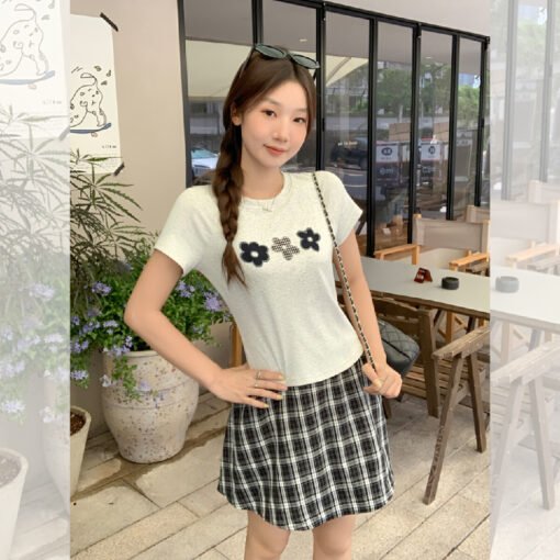 Vapetix S-XL  Women's 2025 Summer New Square Collar Short Sleeve T-Shirt with Gray Flocked Embroidery, Stylish To – Bild 7