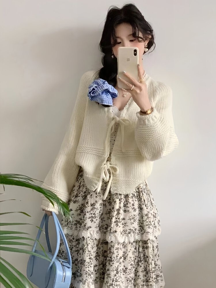 Vapetix Free Size-Free Size Gentle, milky-white knitted lace-up oversized sweater for women—2025 early autumn collection, a stu – Bild 7