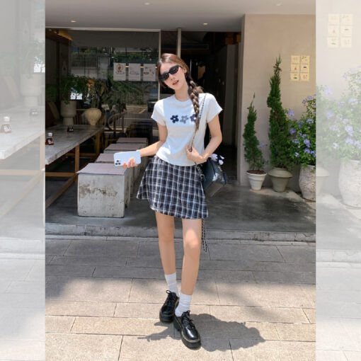 Vapetix S-XL  Women's 2025 Summer New Square Collar Short Sleeve T-Shirt with Gray Flocked Embroidery, Stylish To – Bild 8